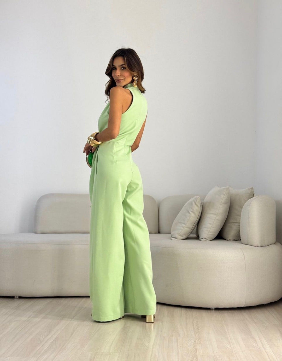 Clarissa | Una elegante tuta dalla linea moderna e raffinata