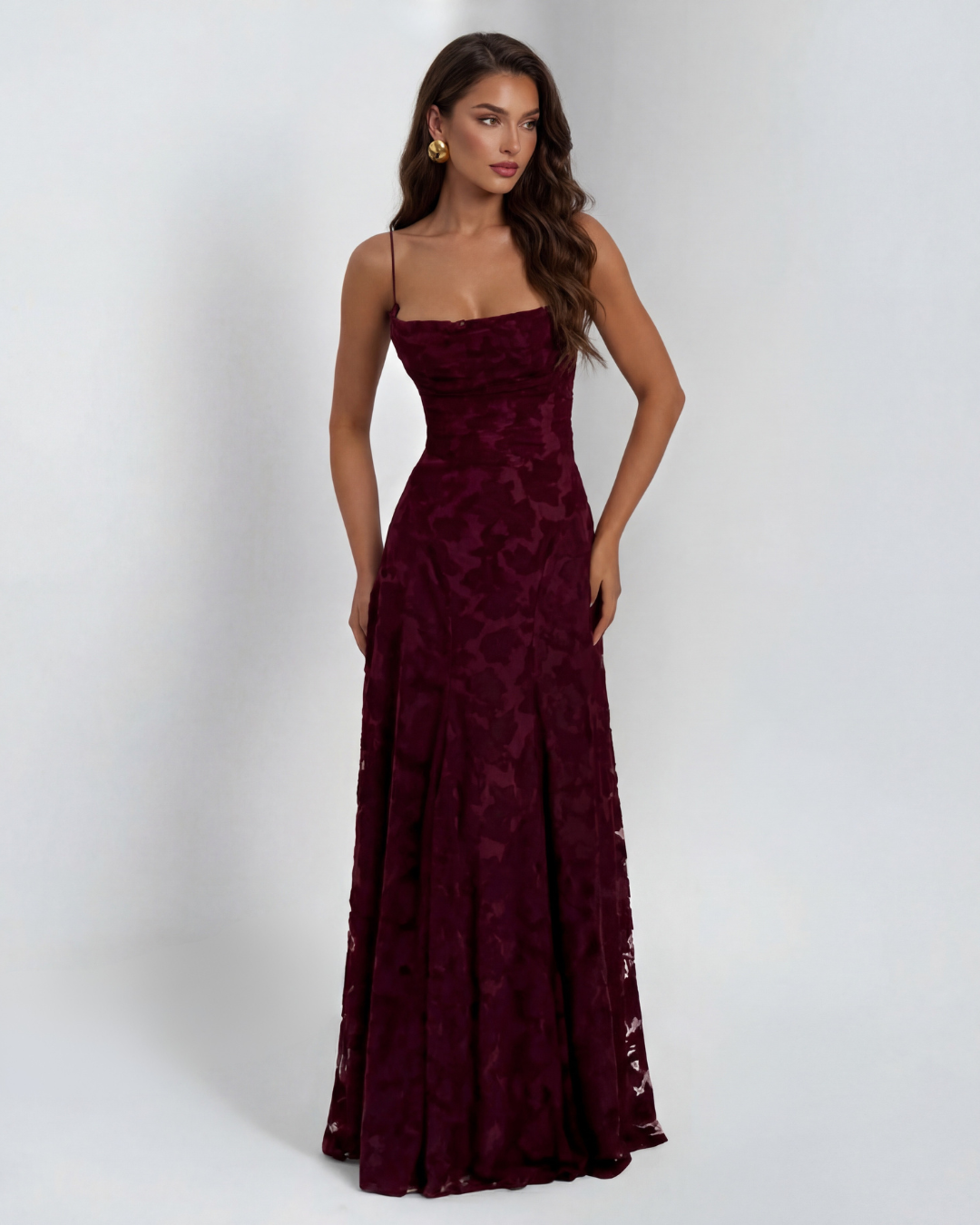 Sofia | Abito Maxi in Pizzo Floreale con Spalline a Spaghetti e Scollo Dritto