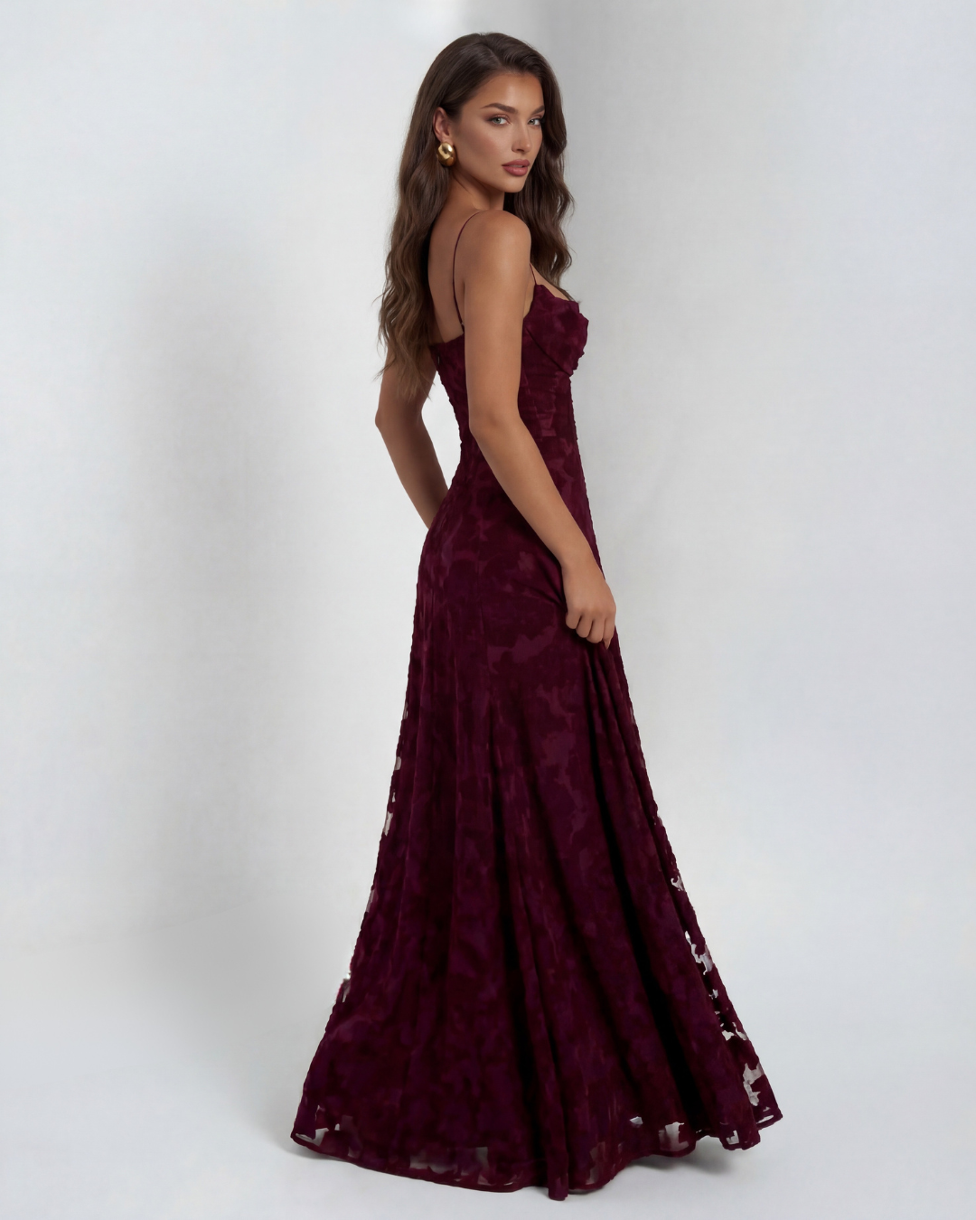 Sofia | Abito Maxi in Pizzo Floreale con Spalline a Spaghetti e Scollo Dritto