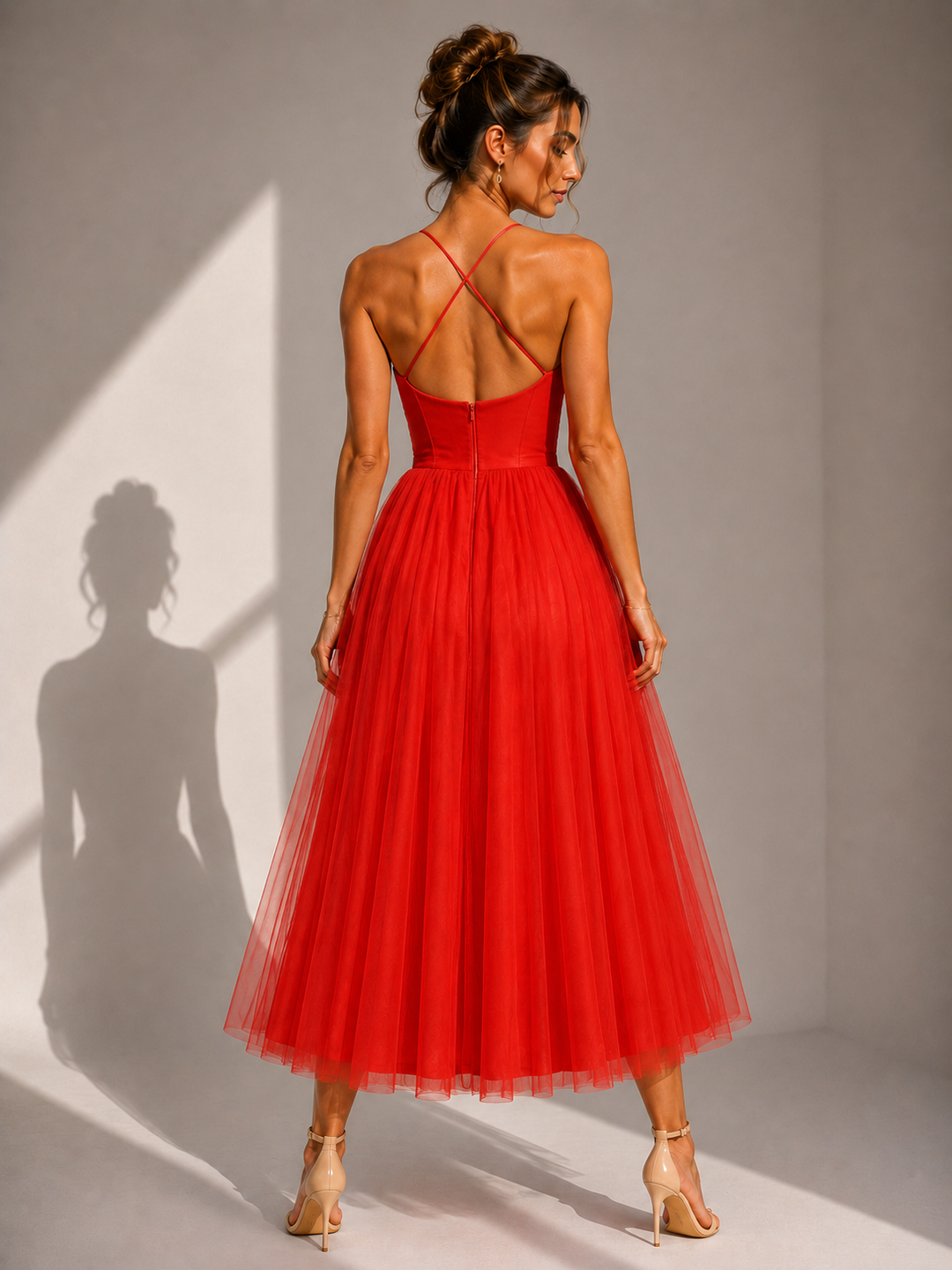 Brigitta | Elegante abito midi in tulle con schiena scoperta e dettaglio a bustino