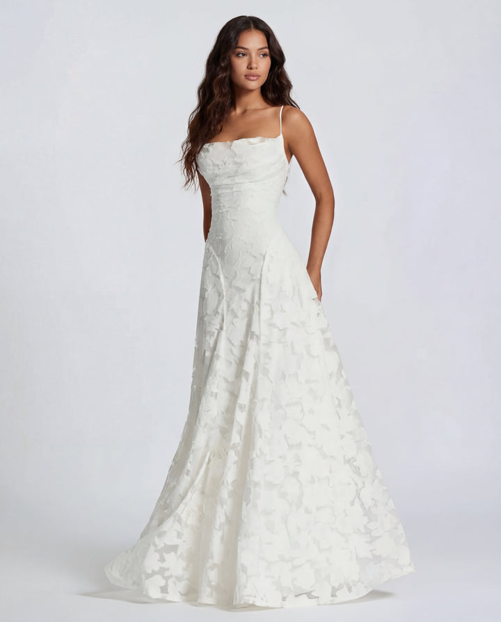 Sofia | Abito Maxi in Pizzo Floreale con Spalline a Spaghetti e Scollo Dritto