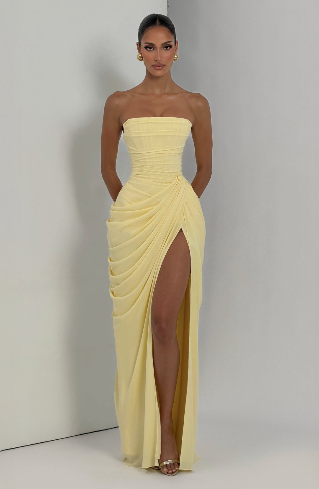 Federica - Abito lungo senza spalline dal design sofisticato