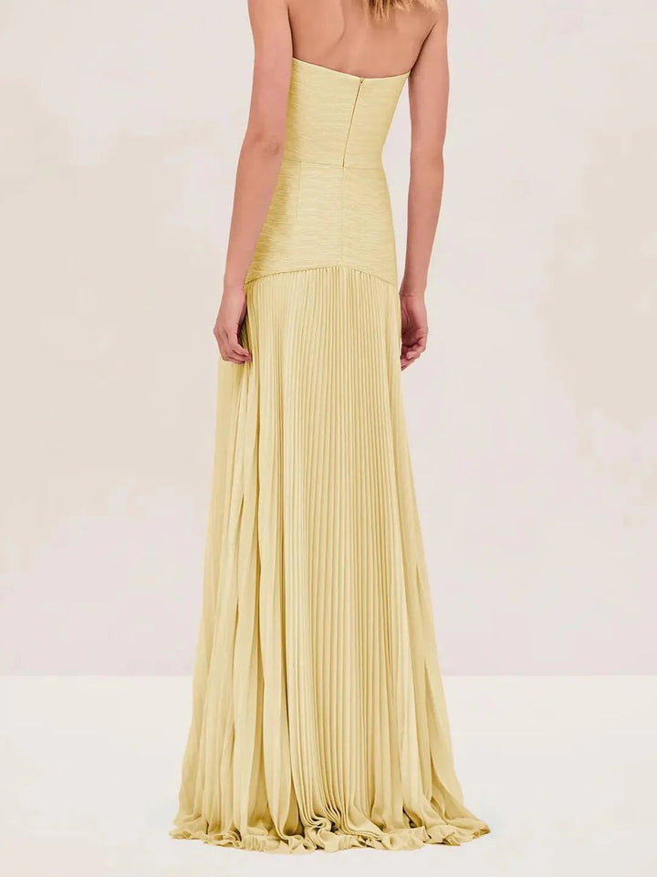 Priscilla | Un'eleganza sofisticata che slancia la silhouette con delicatezza