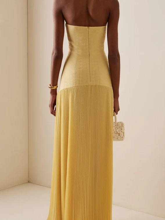Priscilla | Un'eleganza sofisticata che slancia la silhouette con delicatezza